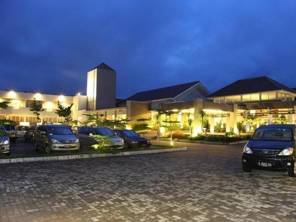 Green Valley Resort Purwokerto Exterior photo